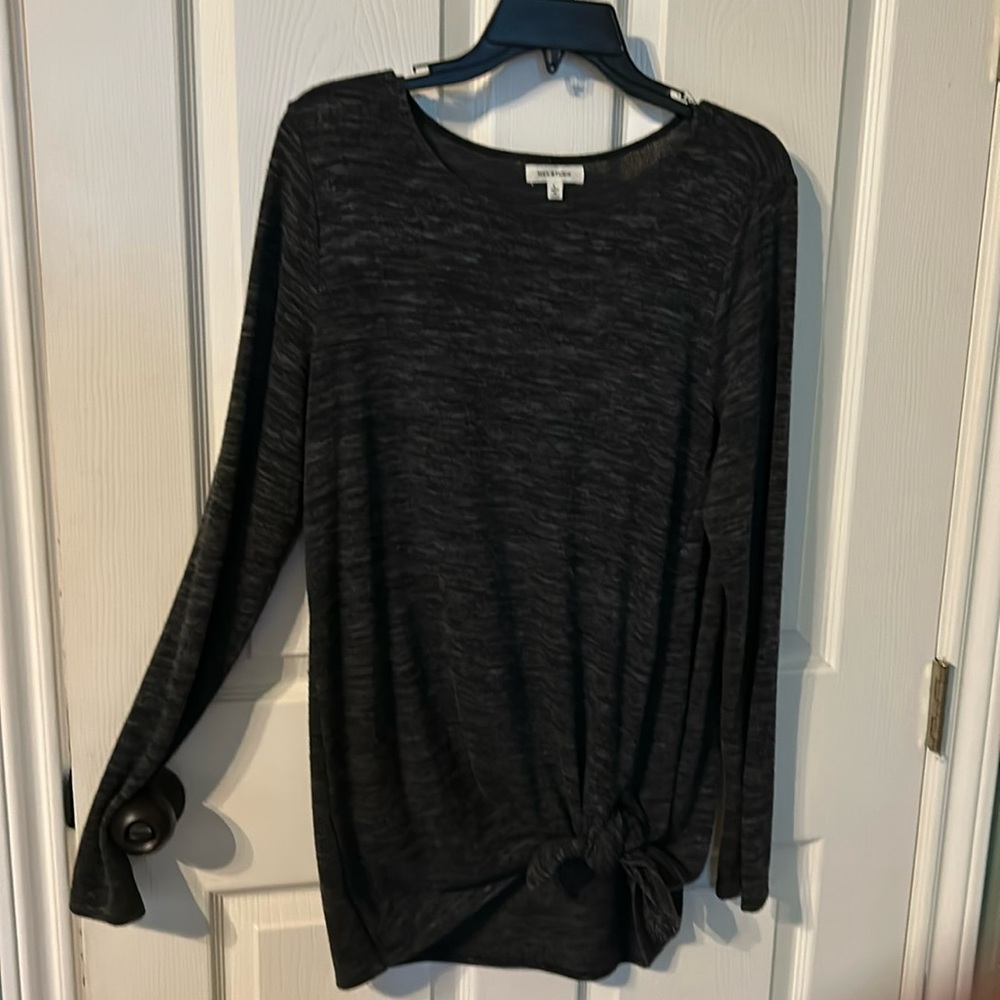 Black/dark gray lightweight sweater